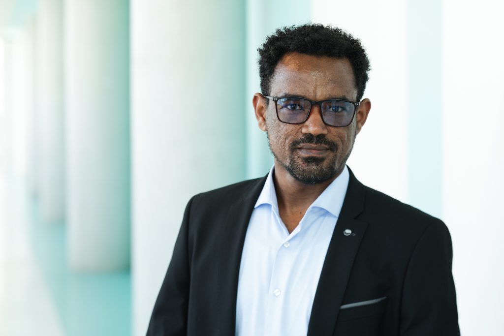 Dr Muluken Basa